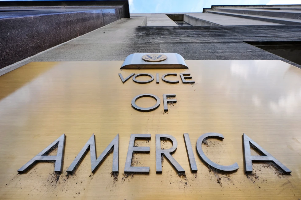 Pemberitahuan PHK disampaikan kepada ratusan karyawan Voice of America